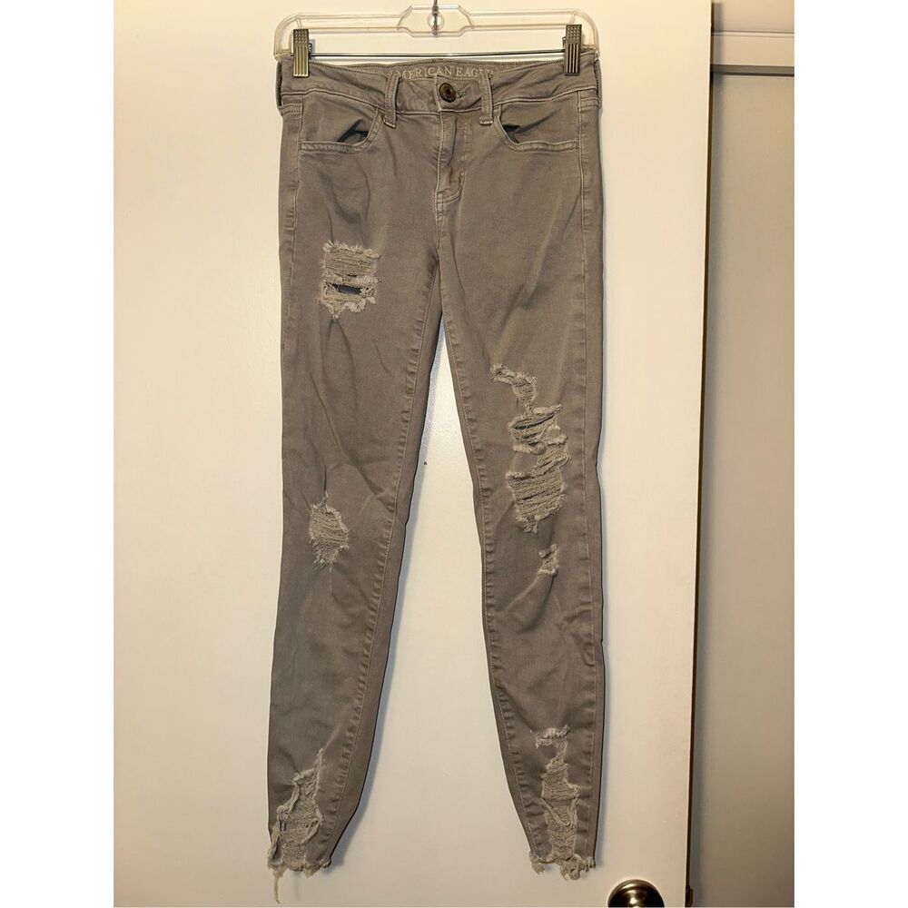 American Eagle Women’s Light Gray Heavily Distressed Jeggings Size 2 EUC